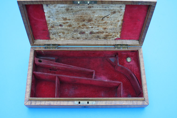 Maple Colt London Pocket revolver case and accoutrements