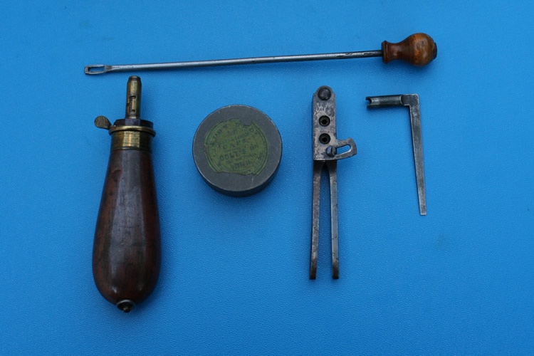 Maple Colt London Pocket revolver case and accoutrements